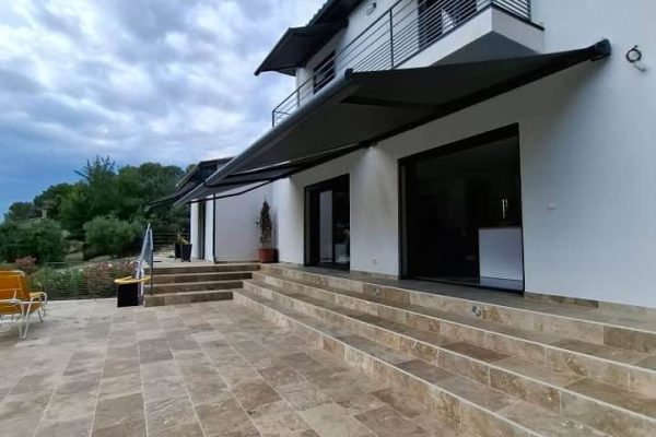 Grande terrasse ombragée