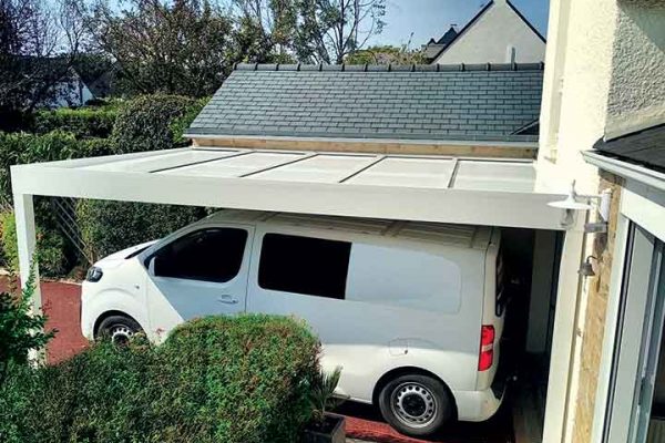 camionnette sous carport