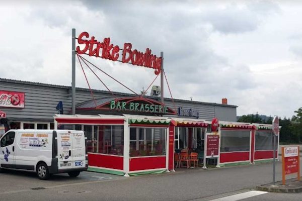 Tonnelles aluminium en enfilade pour brasserie